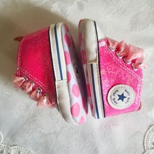baby baby  size one converse